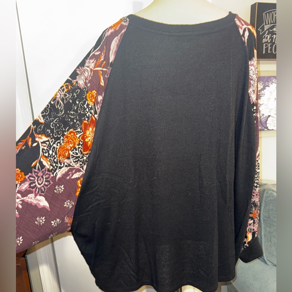 Women’s dolman sleeve top with patterned sleeves - Picture 5 of 6